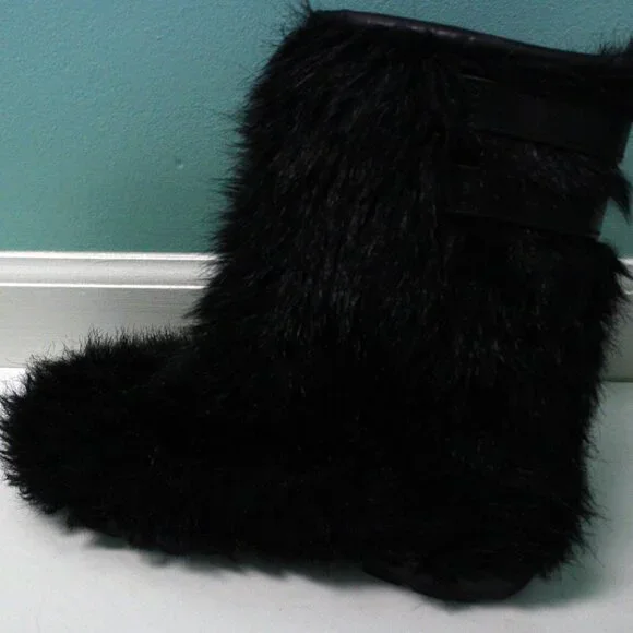 Chanel  faux fur boots with leather trim and rubber soles Black Size 38 - Picture 5 of 6